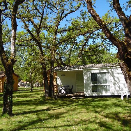 Camping Les Paillotes Payrac Esterno foto