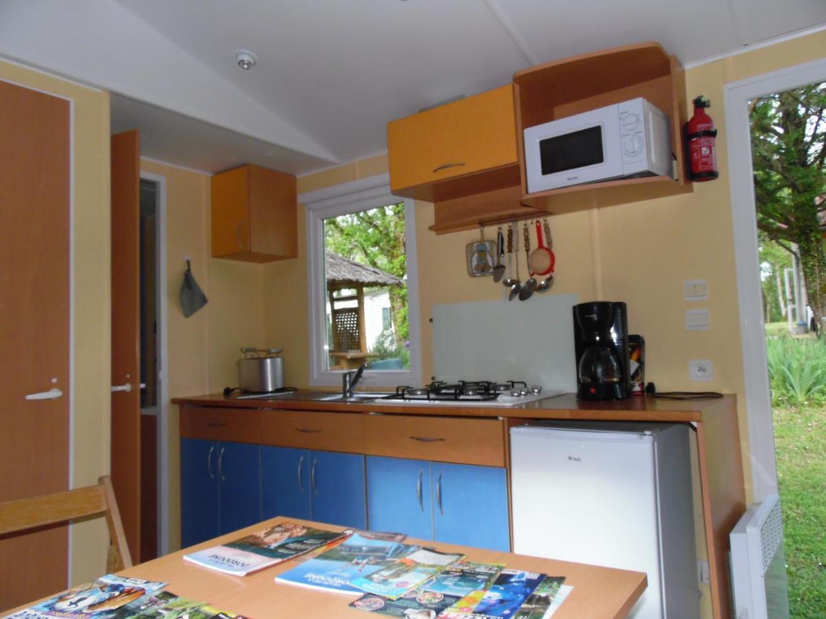 Camping Les Paillotes Payrac Esterno foto