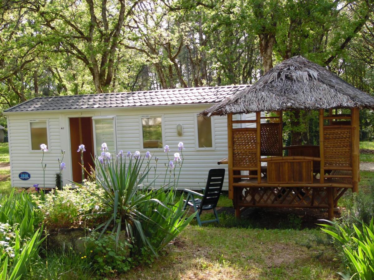Camping Les Paillotes Payrac Esterno foto