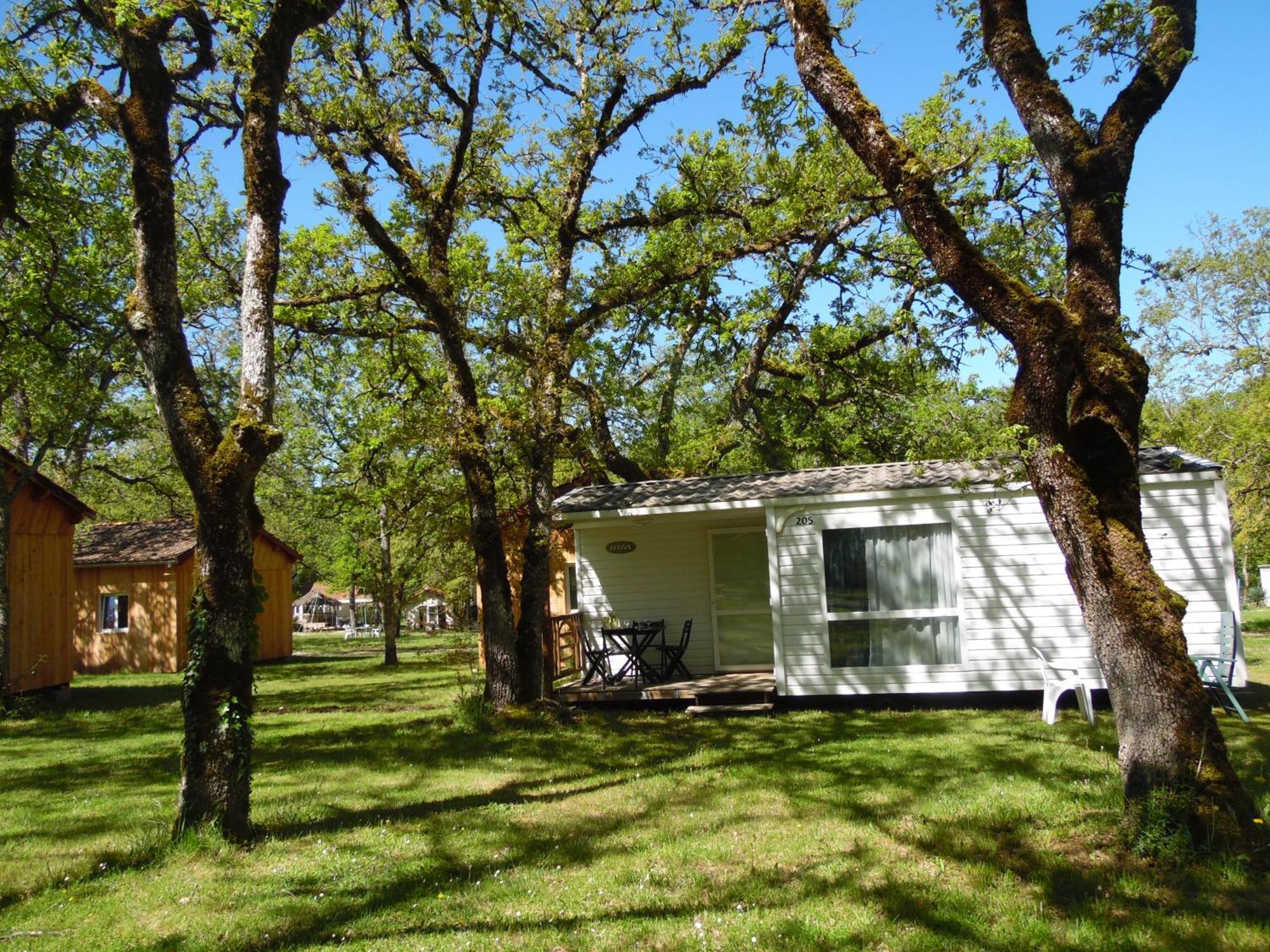 Camping Les Paillotes Payrac Esterno foto